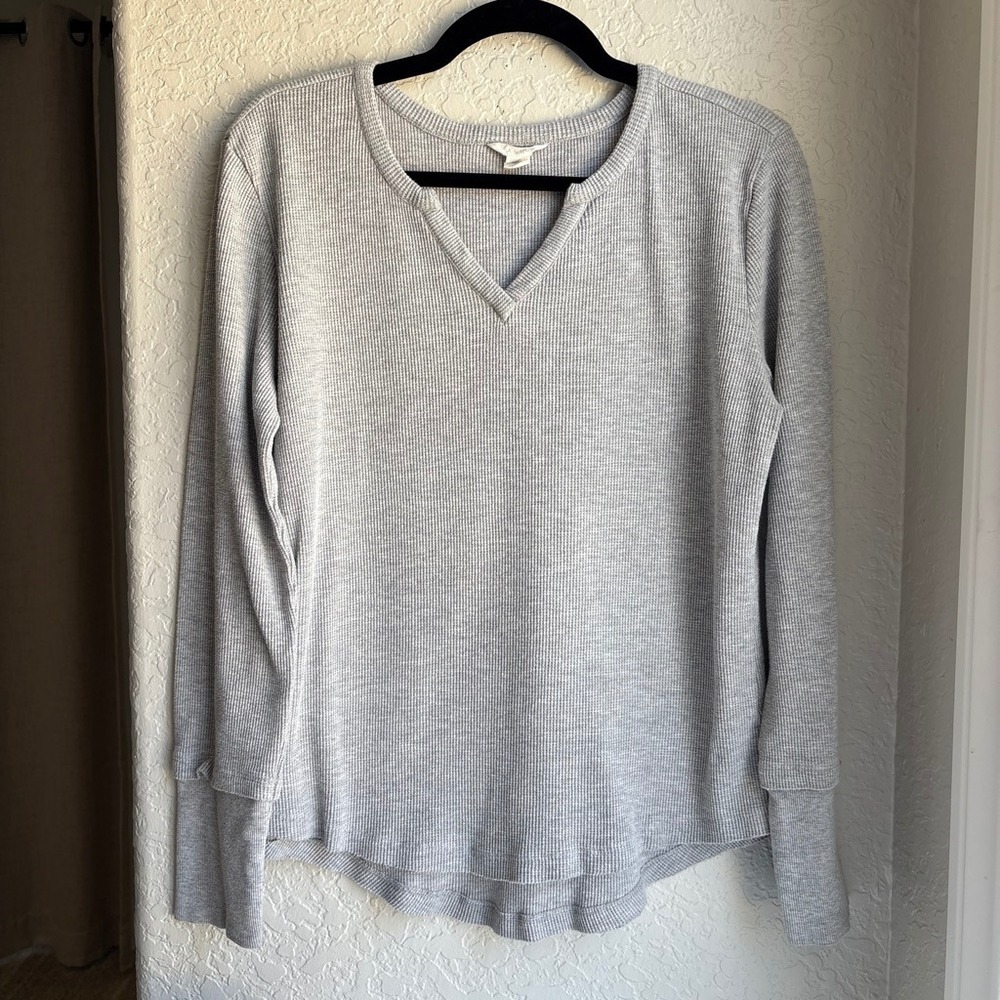 Caslon Women M Waffle Knit Top Gray V Neck Long Sleeve Thermal Hem Detail Cotton